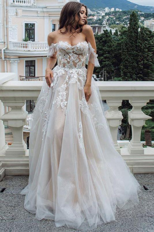 Vestidos de novia estilo princesa con hombros descubiertos, corte en A y escote corazón con apliques para playa